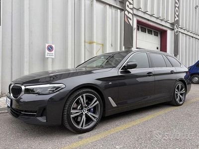 Begagnad BMW 520 Efficient Dynamics 2022 Grå Kombi