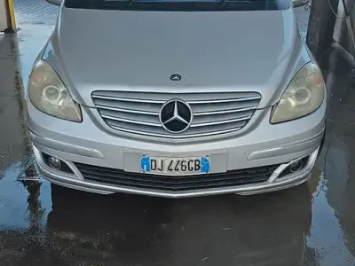 Usata Mercedes B200 140 CV (102 kW) 2007 Grigio Monovolume