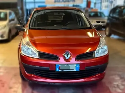 Gebraucht Renault Clio II Dynamique 75 PS (55 kW) 2006 Orange Limousine