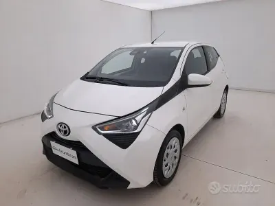 Usata Toyota Aygo Cool 72 CV (52 kW) 2021 Bianco Utilitaria