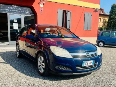 Usata Opel Astra 125 CV (91 kW) 2007 Bluazzurro Berlina