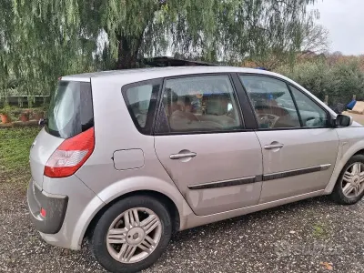 Usata Renault Scénic II 120 CV (88 kW) 2005 Grigio Monovolume