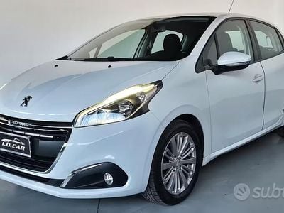 Usata Peugeot 208 Allure 81 CV (59 kW) 2017 Bianco Utilitaria