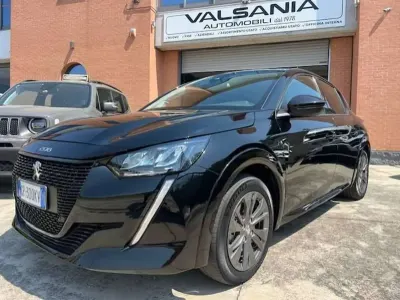 Usata Peugeot 208 Allure 56 kW (77 CV) 2023 Nero Utilitaria