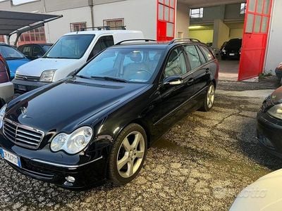 Usata Mercedes C220 Avantgarde 150 CV (110 kW) 2004 Nero Station wagon