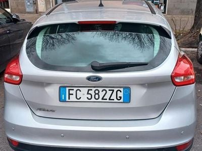 Begagnad Ford Focus 120 HK (88 kW) 2014 Grå Sedan