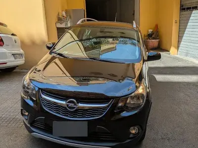 Usata Opel Karl Rocks 75 CV (55 kW) 2017 Nero Utilitaria
