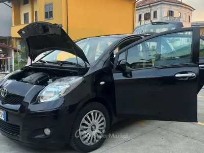 Usata Toyota Yaris 69 CV (50 kW) 2011 Nero Utilitaria