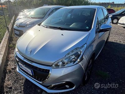 Usata Peugeot 208 Active 110 CV (80 kW) 2016 Grigio Utilitaria