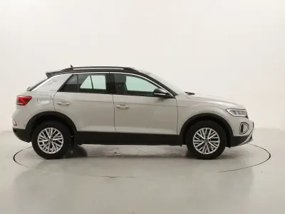 Usata VW T-Roc Life 150 CV (110 kW) 2023 Beigebeige SUV