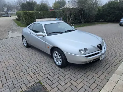 Usata Alfa Romeo GTV 201 CV (147 kW) 1996 Argento Coupé