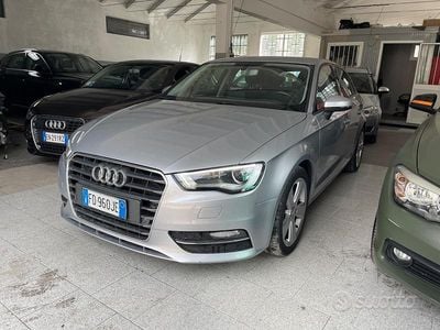 Usado Audi A3 Ambition 110 CV (80 kW) 2016 Gris Berlina