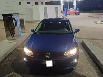 Usata VW Polo 65 CV (47 kW) 2018 Blu Utilitaria