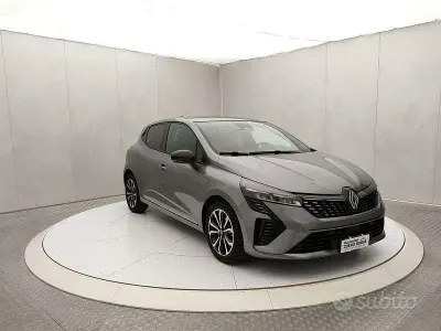 Usata Renault Clio V Techno 91 CV (66 kW) 2025 Grigio Berlina
