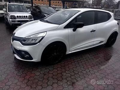 Begagnad Renault Clio IV Intens 220 HK (161 kW) 2018 Vit Sedan