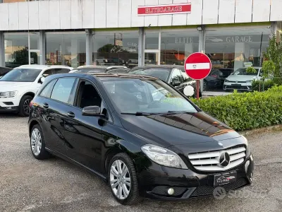 Usata Mercedes B180 Premium 109 CV (80 kW) 2013 Nero Utilitaria