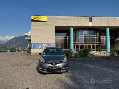 Usata Renault Scénic LIMITED 116 CV (85 kW) 2015 Grigio Monovolume