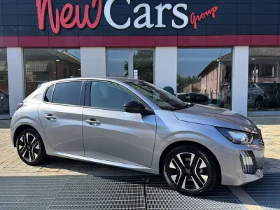 Usata Peugeot 208 Allure 101 CV (74 kW) 2025 Argento Utilitaria