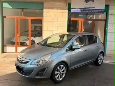 Usata Opel Corsa 86 CV (63 kW) 2012 Grigio Utilitaria