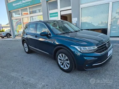 Używany VW Tiguan Life 122 KM (89 kW) 2022 Zielony SUV