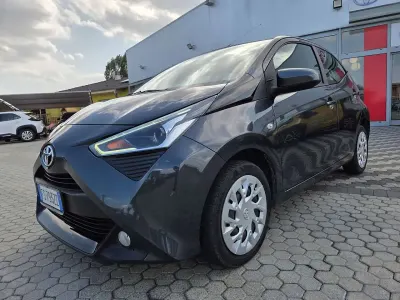 Usata Toyota Aygo X-play 72 CV (52 kW) 2018 Dark grey met Utilitaria