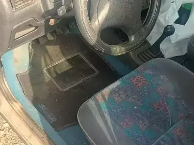 Usata Peugeot 106 57 CV (41 kW) 1997 Nero Utilitaria