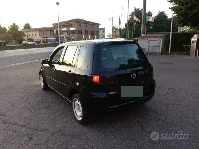 Usata Mazda 2 68 CV (50 kW) 2006 Nero Utilitaria