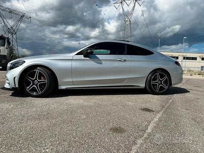 Usata Mercedes C220 AMG line 194 CV (142 kW) 2019 Grigio Coupé