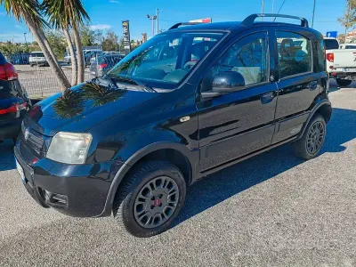 Usata Fiat Panda 4x4 Climbing 69 CV (50 kW) 2011 Nero Utilitaria