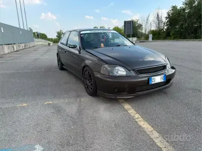 Usata Honda Civic 114 CV (83 kW) 1999 Marrone Utilitaria