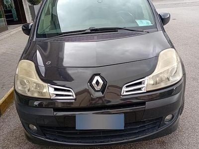 Käytetty Renault Modus 75 HP (55 kW) 2009 Musta Tila-auto