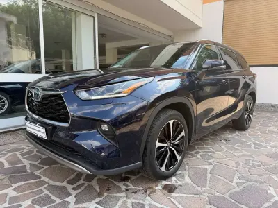 Usata Toyota Highlander Executive 190 CV (139 kW) 2022 Blu/azzurro SUV