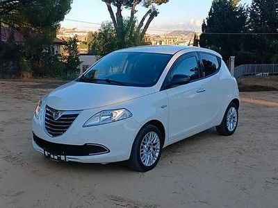 Usata Lancia Ypsilon 69 CV (50 kW) 2014 Bianco Utilitaria