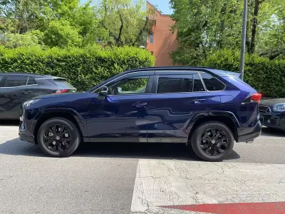 Usata Toyota RAV4 143 CV (105 kW) 2024 Blu SUV