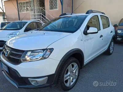 Usado Dacia Sandero Stepway 90 CV (66 kW) 2016 Blanco Berlina