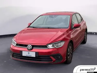 Usata VW Polo Life 80 CV (58 kW) 2023 Kings red metallizzato Utilitaria