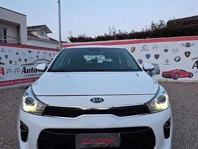 Usata Kia Rio 77 CV (56 kW) 2017 Bianco Berlina