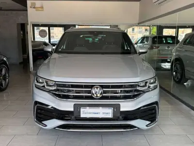 Usata VW Tiguan R-line 150 CV (110 kW) 2022 Argento SUV
