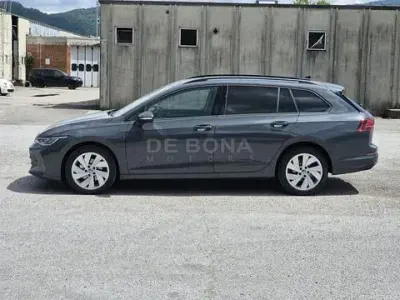 Nuova VW Golf VIII Life 116 CV (85 kW) 2026 Grigio Station wagon