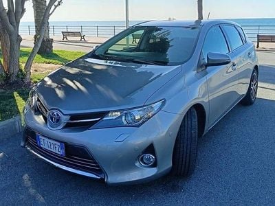 Usata Toyota Auris Hybrid Lounge 99 CV (72 kW) 2014 Berlina