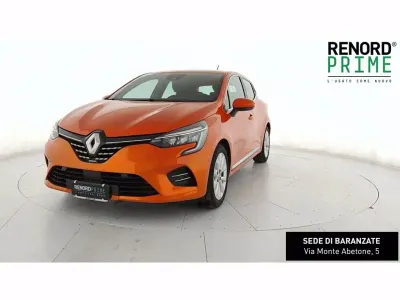 Usata Renault Clio Intens 140 CV (102 kW) 2022 Arancione Utilitaria