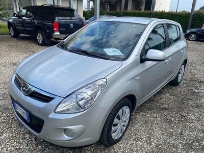 Usata Hyundai i20 Comfort 78 CV (57 kW) 2010 Grigio metallizzato Berlina
