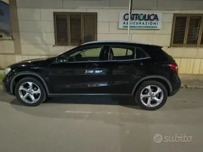 Gebraucht Mercedes GLA180 Premium 109 PS (80 kW) 2018 Schwarz SUV