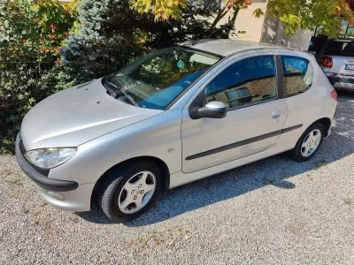 Usata Peugeot 206 68 CV (50 kW) 2005 Grigio Utilitaria