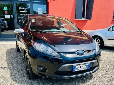 Usata Ford Fiesta 82 CV (60 kW) 2011 Nero Berlina