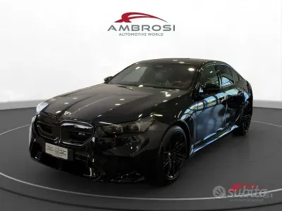 Nuova BMW M5 Comfort Edition 727 CV (534 kW) 2025 Carbon black metallizzato Berlina