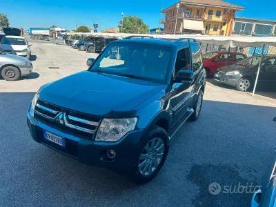 Usata Mitsubishi Pajero Intense 170 CV (125 kW) 2009 Grigio SUV