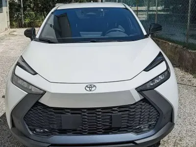 Usata Toyota C-HR Eco 152 CV (111 kW) 2024 Bianco SUV