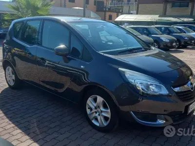 Usata Opel Meriva 101 CV (74 kW) 2016 Grigio Monovolume
