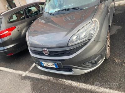 Usata Fiat Doblò Trekking 100 CV (73 kW) 2018 Grigio Monovolume